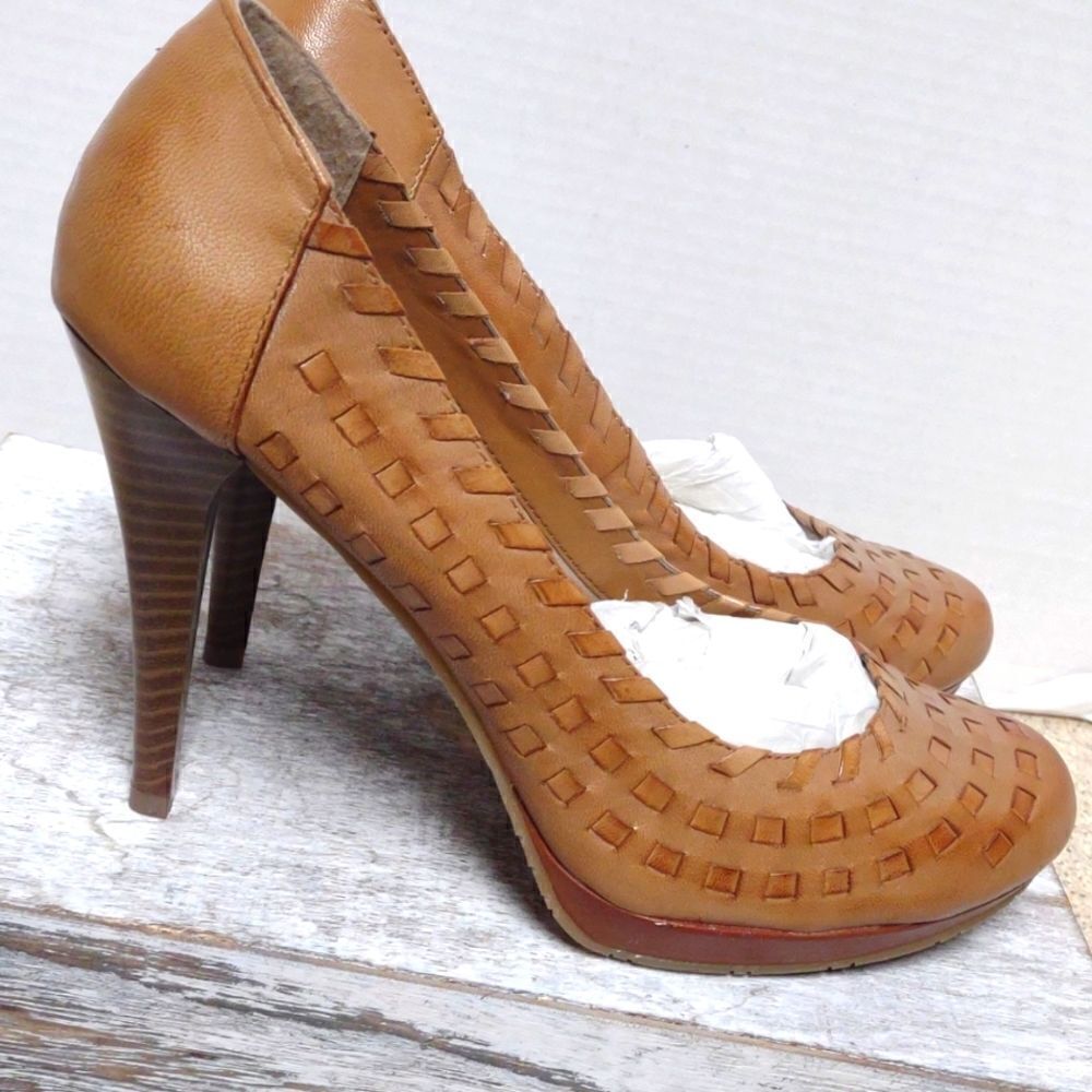 👍 Andrew Geller Leather Heels Size 8. A7